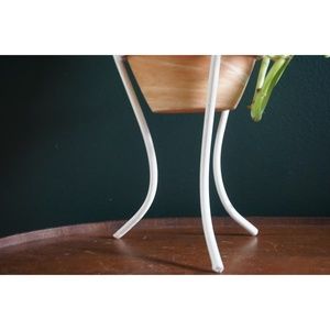 Vintage Accents - vtg white metal hairpin leg plant stand Vintage Accents - vtg white metal hairpin leg plant stand